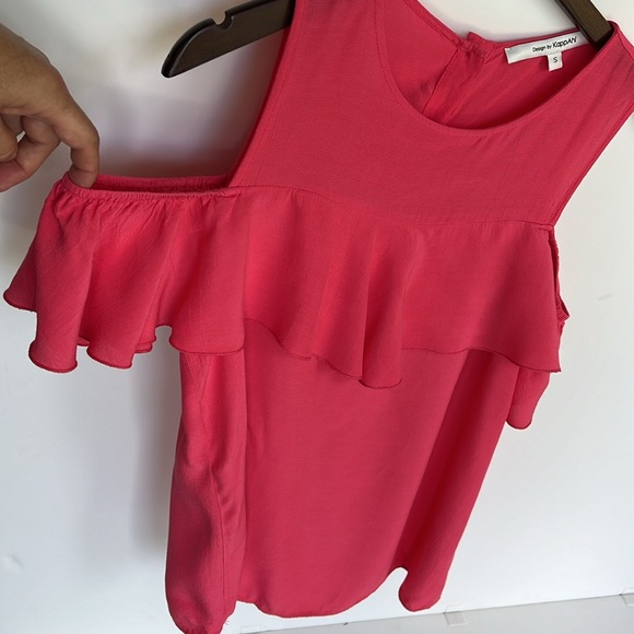 Lightweight Coral Pink Ruffled Top with Bare shoulders Size Small - Picture 2 of 11